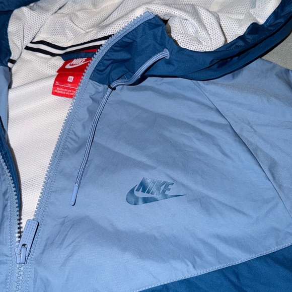 Men Nike Windbreaker - Picture 3 of 6